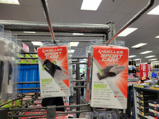 Sporting Goods Store «Big 5 Sporting Goods - McMinnville», reviews and photos, 2525 OR-99W, McMinnville, OR 97128, USA