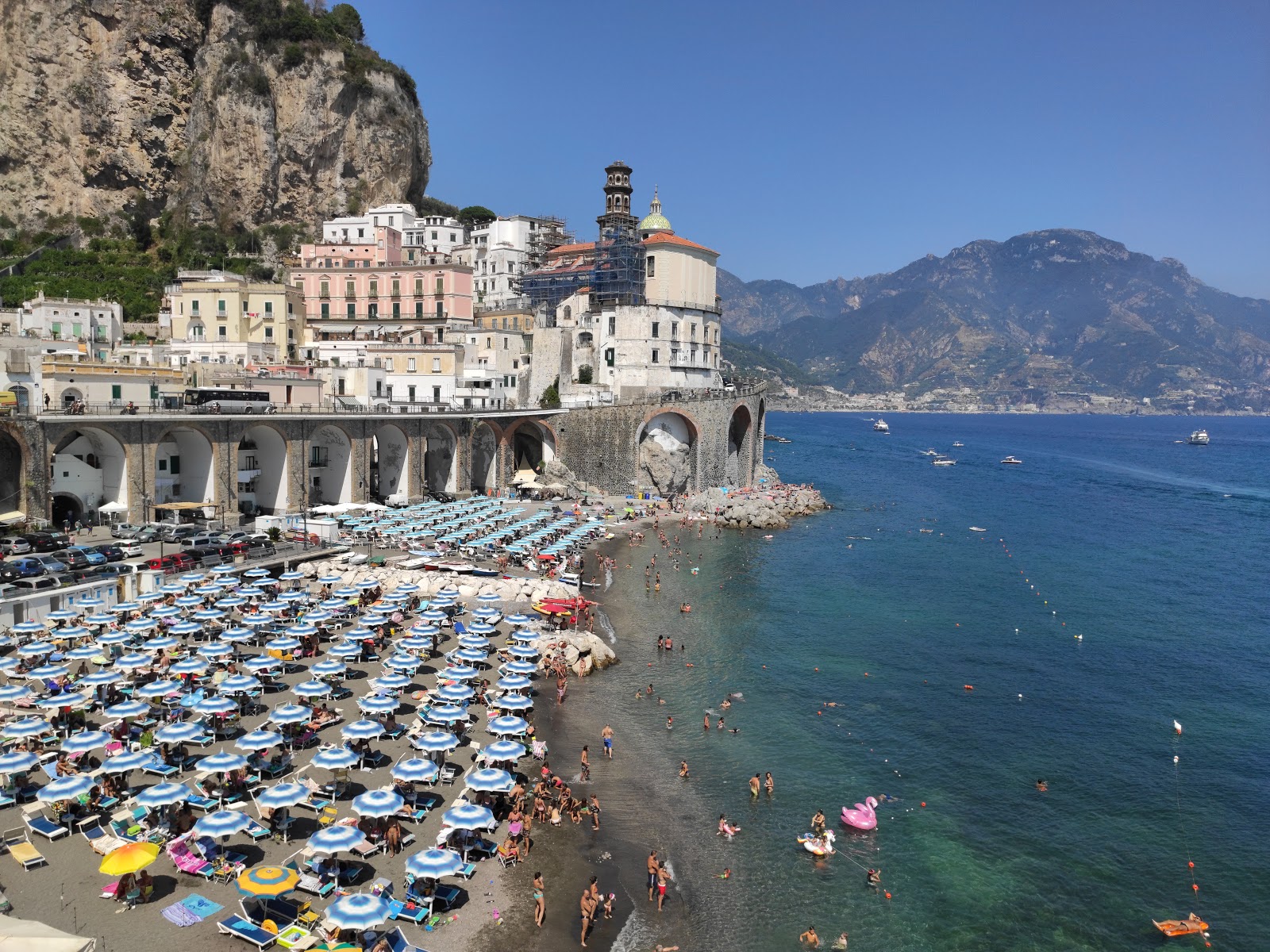 Foto von Spiaggia di Atrani
 mit etwas sauber Sauberkeitsgrad