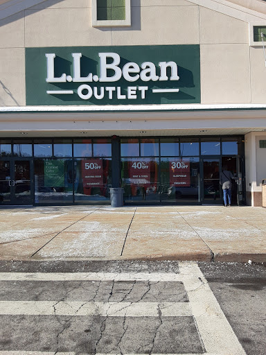 Clothing Store «L.L. Bean Outlet», reviews and photos, 31 Gusabel Ave, Nashua, NH 03063, USA