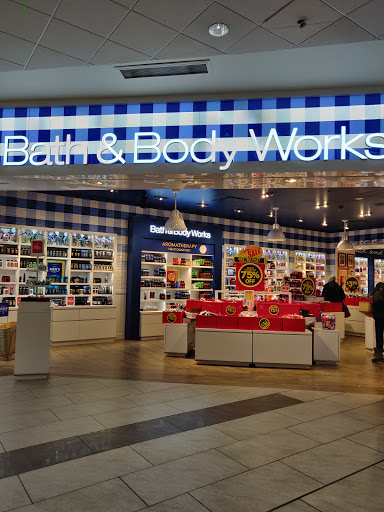 Shopping Mall «Oak Park Mall», reviews and photos, 11149 W 95th St, Overland Park, KS 66214, USA