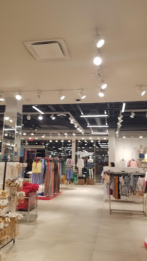 Clothing Store «F21 RED», reviews and photos, 2615 Medical Center Pkwy #2300, Murfreesboro, TN 37129, USA