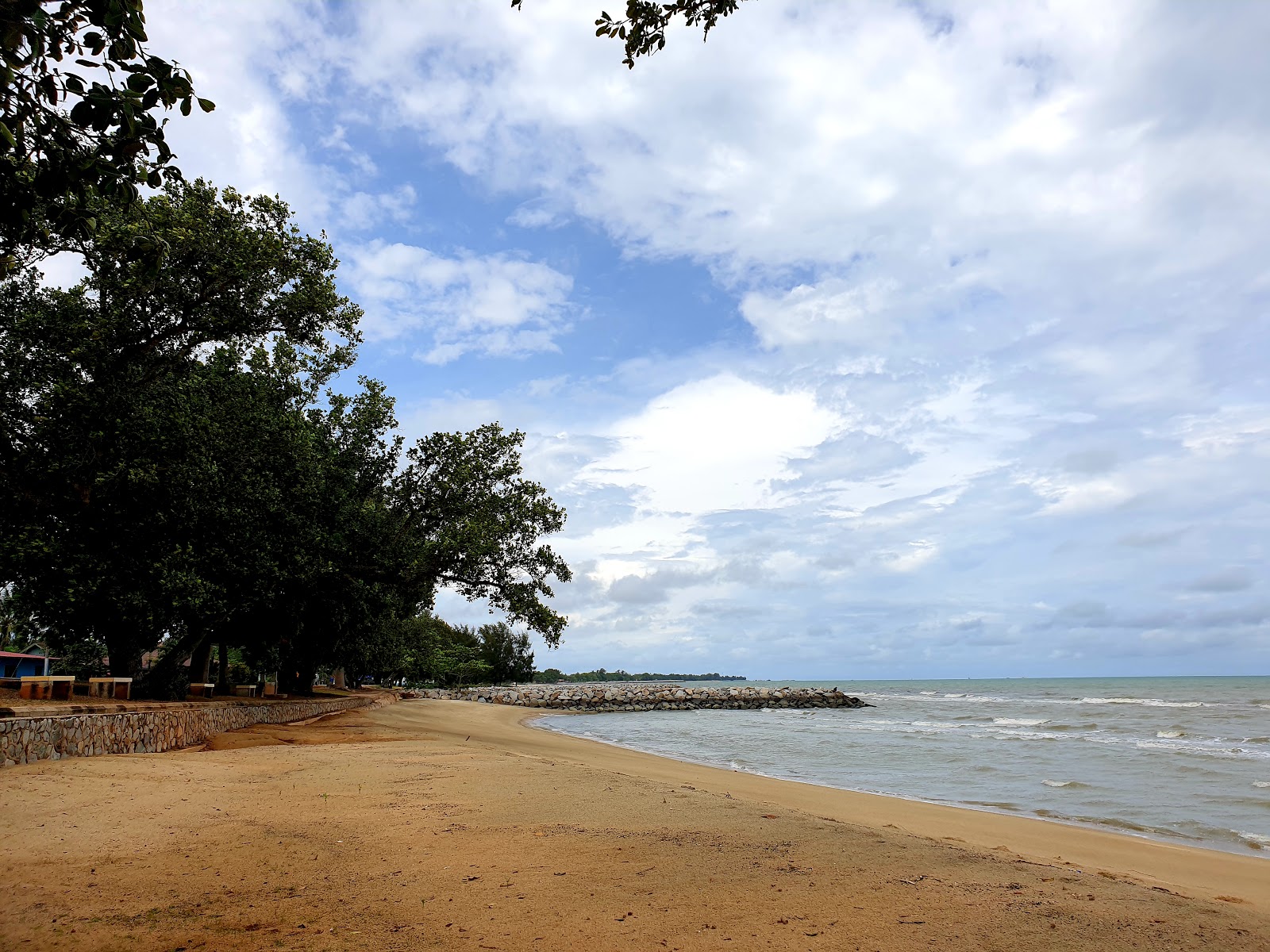 Foto av Sg. Tuang Beach och bosättningen