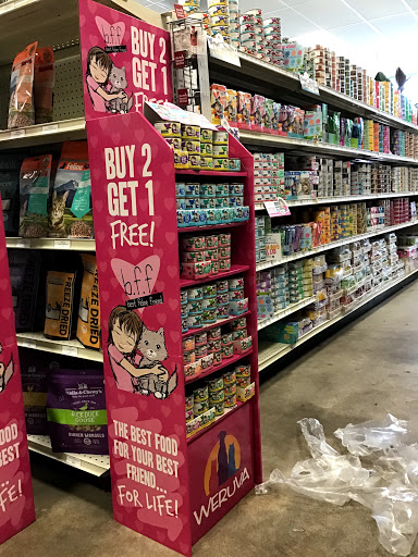 Pet Supply Store «Fang & Feather - Kenton Neighborhood Pet Supply», reviews and photos, 3131 N Lombard St, Portland, OR 97217, USA
