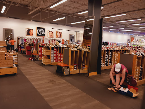 Shoe Store «DSW Designer Shoe Warehouse», reviews and photos, 6971 Grand Ave, Gurnee, IL 60031, USA