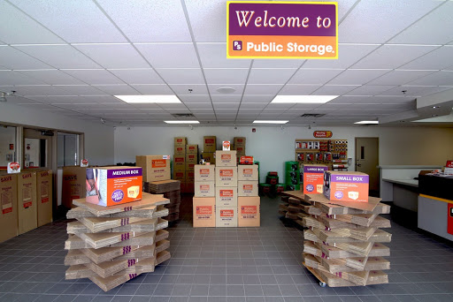 Self-Storage Facility «Public Storage», reviews and photos, 1401 N Green Bay Rd, Waukegan, IL 60085, USA