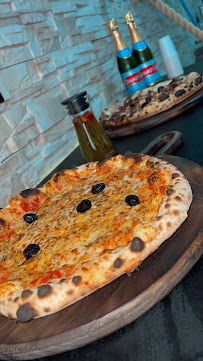 Plats et boissons du Pizzeria Le Four Napolitain à Martigues - n°3