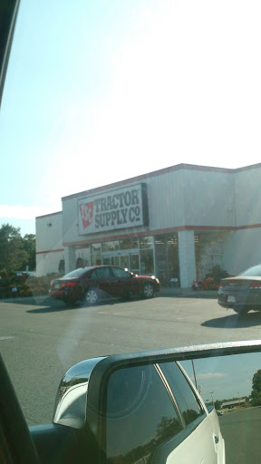 Home Improvement Store «Tractor Supply Co.», reviews and photos, 673 College Hwy, Southwick, MA 01077, USA