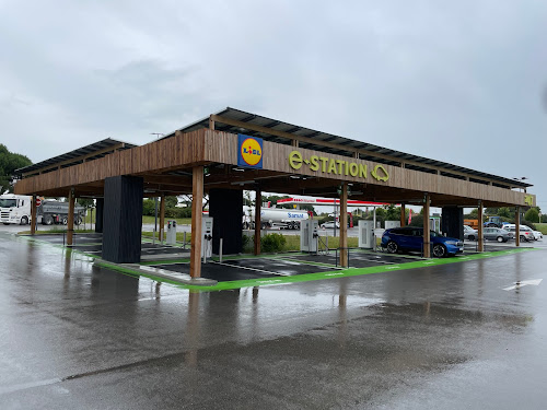 Borne de recharge de véhicules électriques Lidl Station de recharge Landivisiau