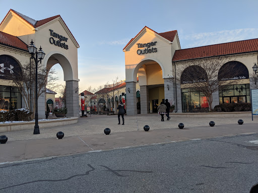 Christmas Tree Shops, 1150 The Arches Cir, Deer Park, NY 11729, USA, 