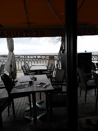 Atmosphère du Restaurant français Restaurant Les Tamaris à Andernos-les-Bains - n°14