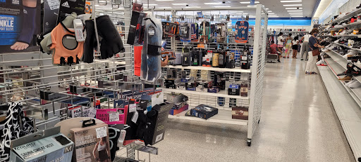 Clothing Store «Ross Dress for Less», reviews and photos, 1700 Lake Woodlands Dr, The Woodlands, TX 77380, USA