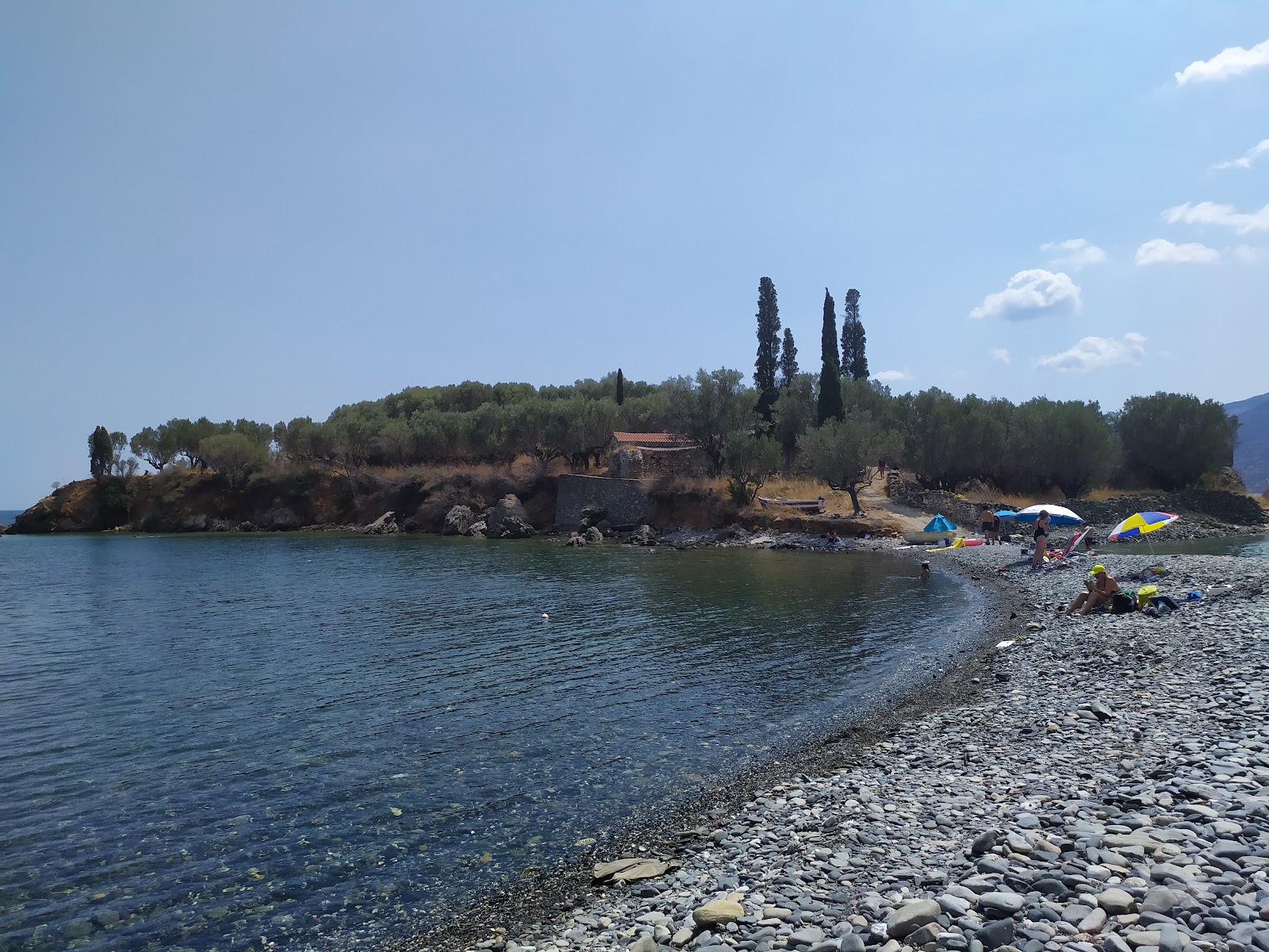 Skopa beach的照片 带有碧绿色纯水表面