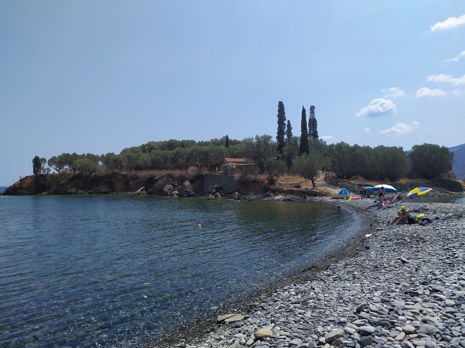 Foto de Skopa beach com múltiplas pequenas baías