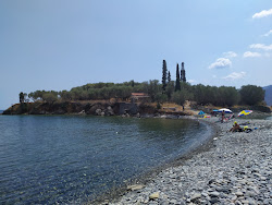 Photo de Skopa beach avec plusieurs petites baies