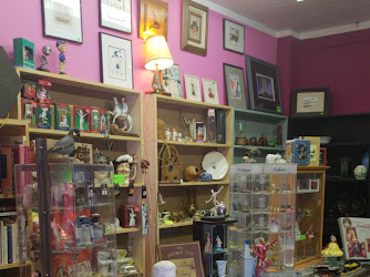 Vintage Vault Antiques and collectibles