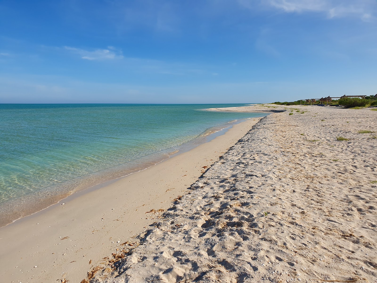 Photo de Playa Xixim avec sable lumineux de surface