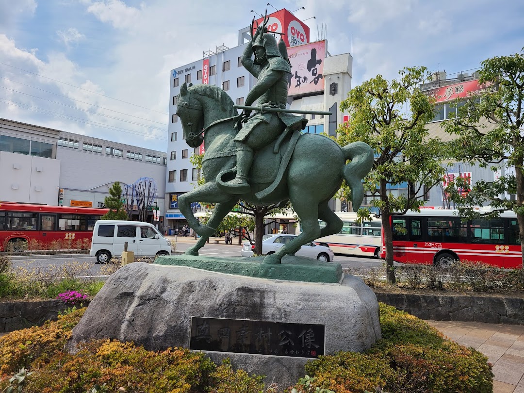 真田幸村騎馬像 市内で上田市