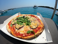 Photos du propriétaire du Pizzeria Catamaran Pizza - La Voile Gourmande à Cannes - n°1