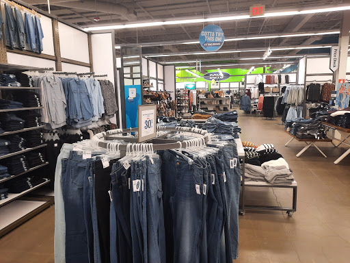 Clothing Store «Old Navy», reviews and photos, 400 S State Rd, Springfield, PA 19064, USA