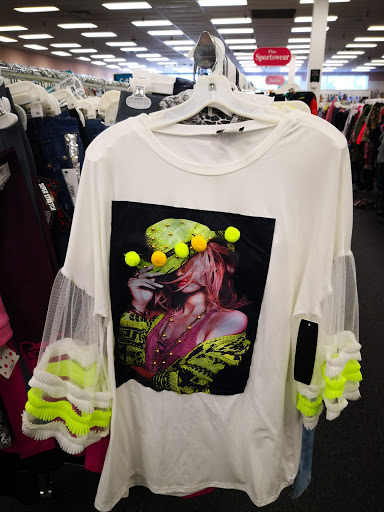 Clothing Store «Citi Trends», reviews and photos, 709 E Capitol Dr, Milwaukee, WI 53212, USA