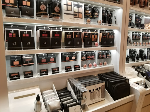 Shopping Mall «Queens Center», reviews and photos, 90-15 Queens Blvd, Elmhurst, NY 11373, USA