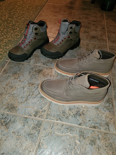 Shoe Store «Alamo Shoes», reviews and photos, 5321 N Clark St, Chicago, IL 60640, USA