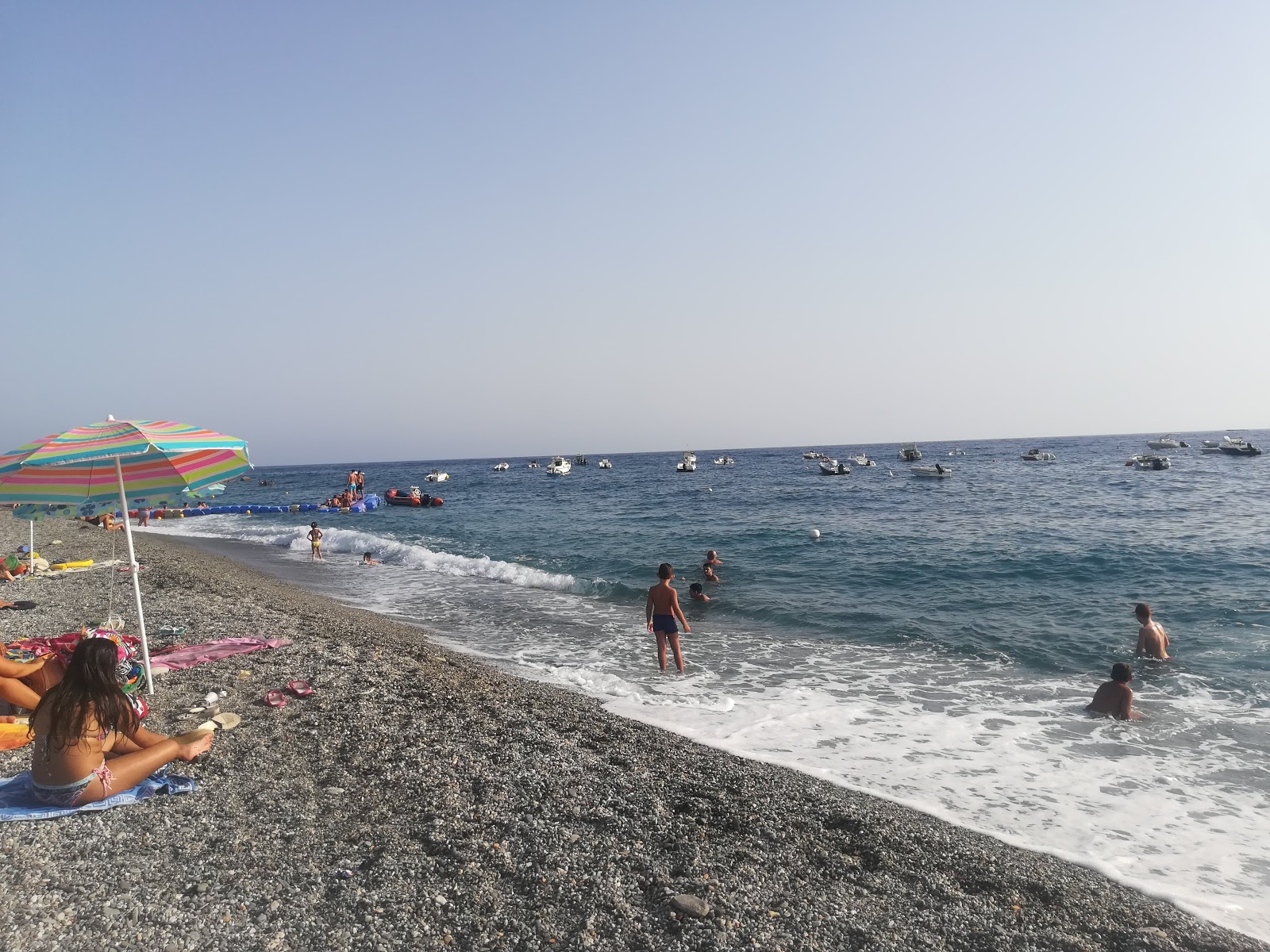 Φωτογραφία του Spiaggia Saline Ioniche με μπλέ νερό επιφάνεια