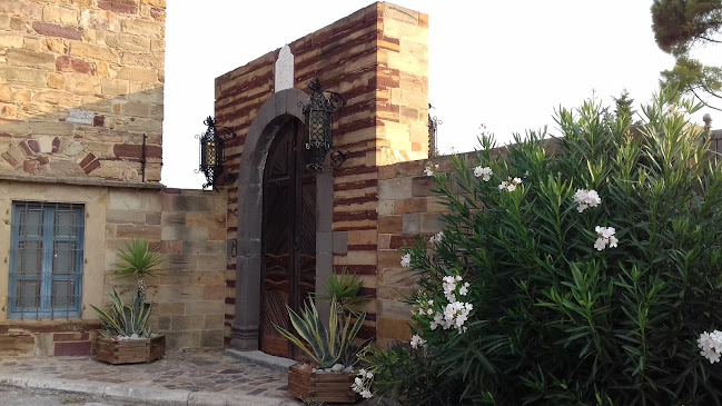 Leoni Kalvokoresi str, Χίος 821 00