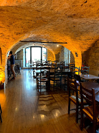 Atmosphère du Restaurant La cave des saveurs à Roquefort-sur-Soulzon - n°7