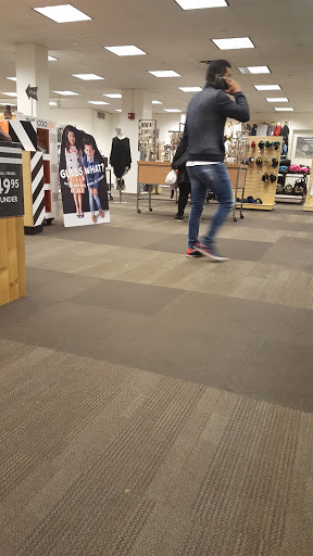 Shoe Store «DSW Designer Shoe Warehouse», reviews and photos, 8801 Queens Blvd, Elmhurst, NY 11373, USA