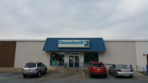 Donations Center «Goodwill Donation Center», reviews and photos