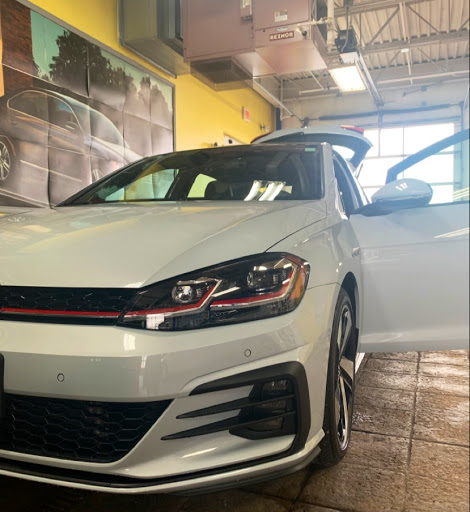 Volkswagen Dealer «Larry Roesch Volkswagen», reviews and photos, 313 W Grand Ave, Bensenville, IL 60106, USA