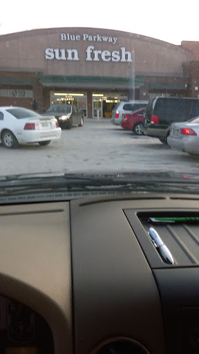 Grocery Store «Blue Parkway Sunfresh», reviews and photos, 4209 E 50th Terrace, Kansas City, MO 64130, USA