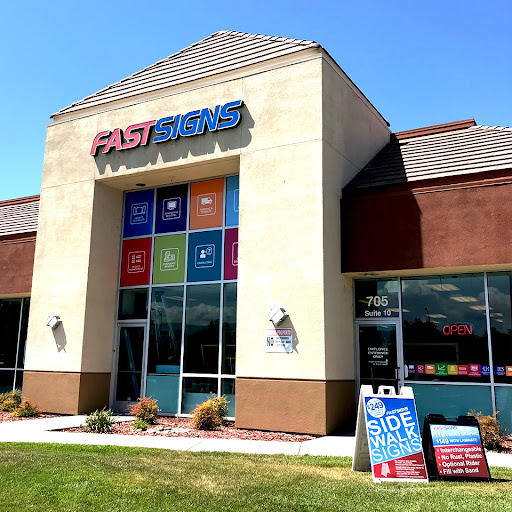 FASTSIGNS image