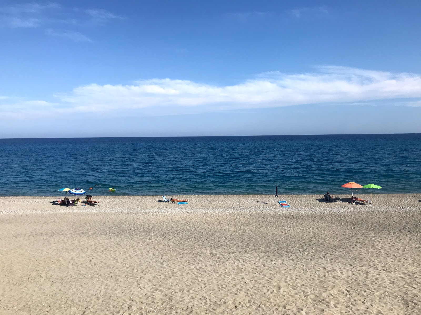 Foto di Torre Ellera beach con una superficie del acqua blu