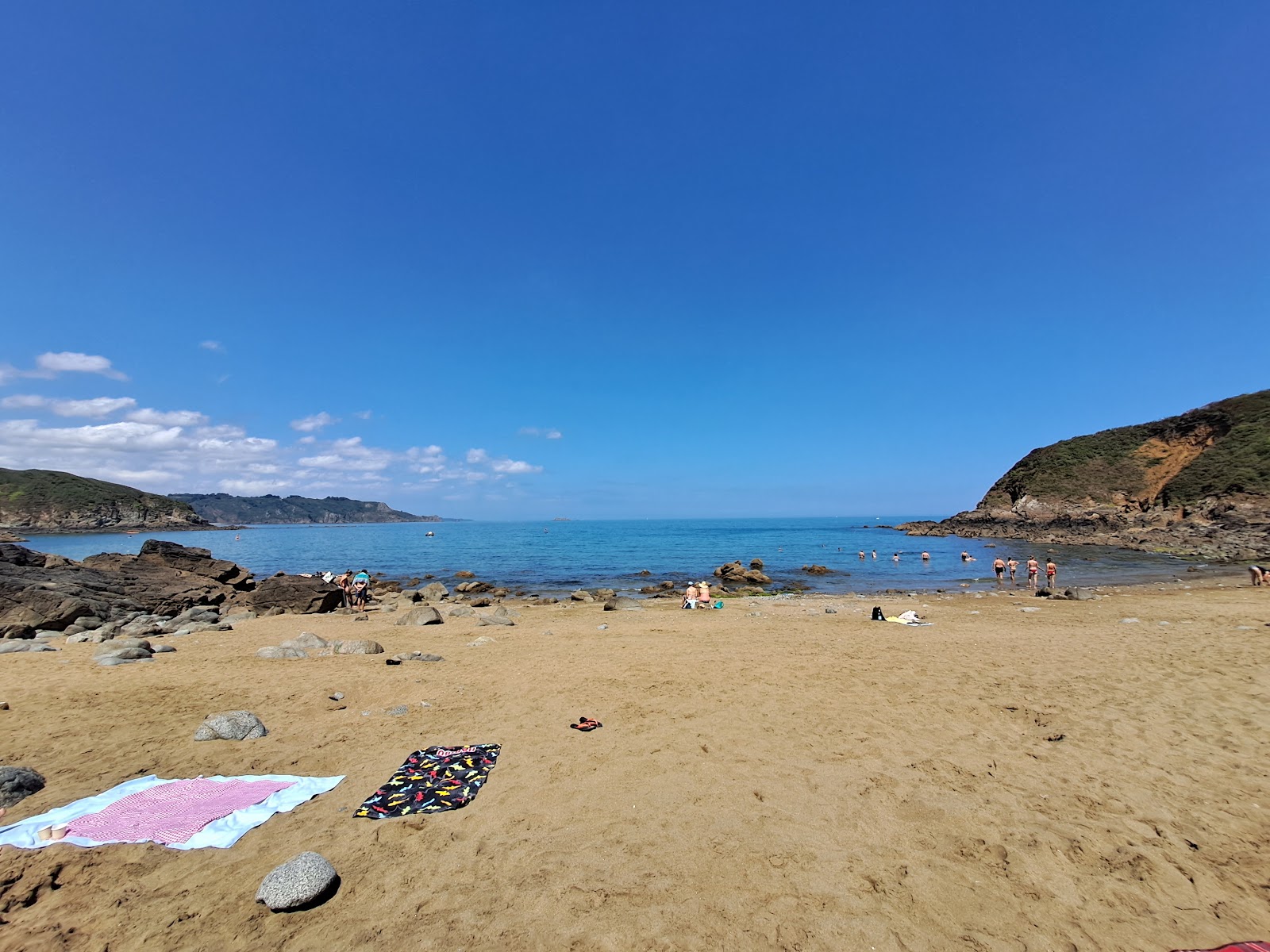Plage De Port Goret'in fotoğrafı geniş bir kıyı şeridi ile birlikte