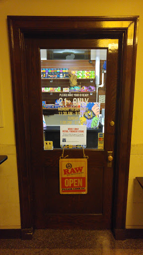 Tobacco Shop «La Tia Smoke Shop», reviews and photos, 154 Maverick St, East Boston, MA 02128, USA
