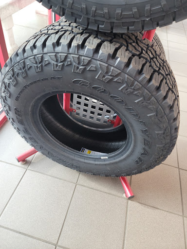 Tire Shop «Discount Tire Store - Littleton, CO», reviews and photos, 2307 W Belleview Ave, Littleton, CO 80120, USA