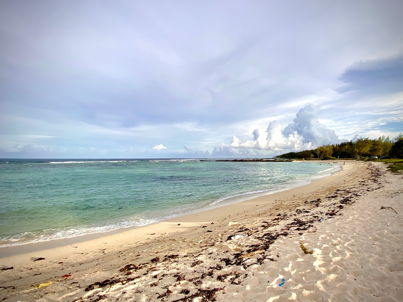 Valokuva Palmar Bay Beachista. pinnalla turkoosi puhdas vesi:n kanssa