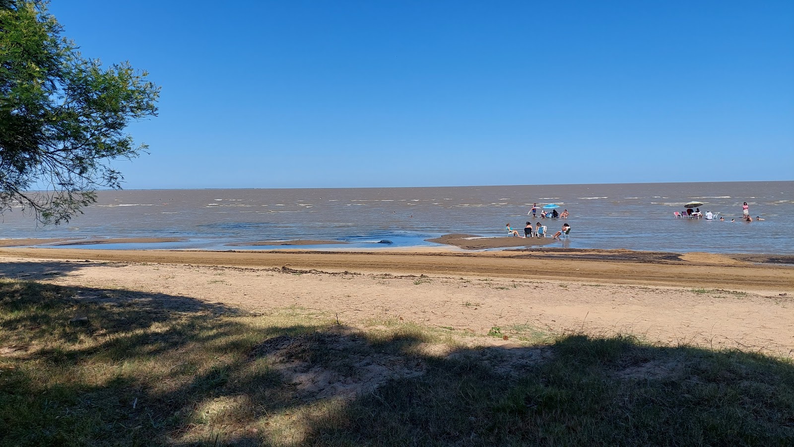 Φωτογραφία του Arambare Beach παροχές περιοχής