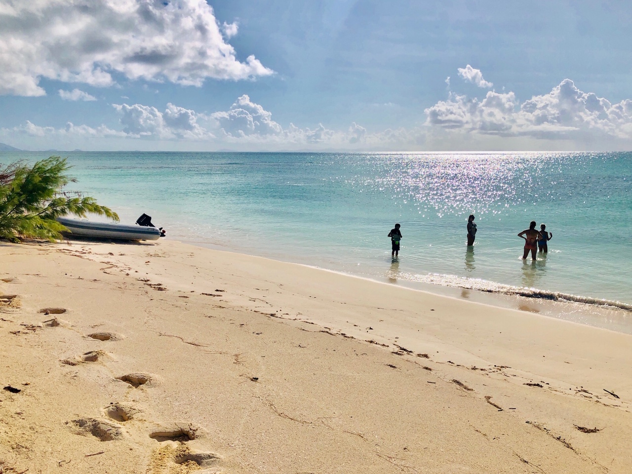 Foto von Pomato Point beach mit langer gerader strand