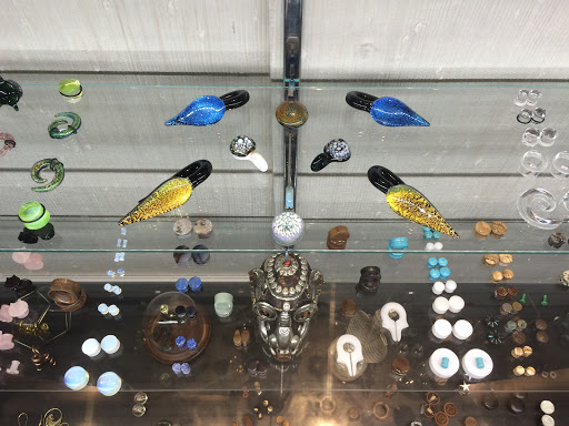 Tattoo Shop «Royal Flesh Tattoo and Piercing», reviews and photos, 4005 N Broadway St, Chicago, IL 60613, USA