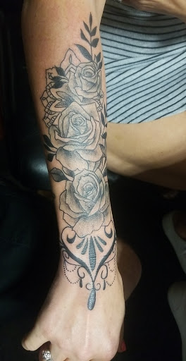 Tattoo Shop «Aces & Eights Tattoo Shop», reviews and photos, 6846 Park Blvd N, Pinellas Park, FL 33781, USA