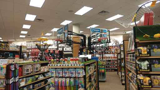 Sporting Goods Store «SCHEELS», reviews and photos, 2800 S Columbia Rd, Grand Forks, ND 58201, USA