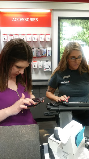 Cell Phone Store «Verizon», reviews and photos, 1602 4 Seasons Blvd, Hendersonville, NC 28792, USA