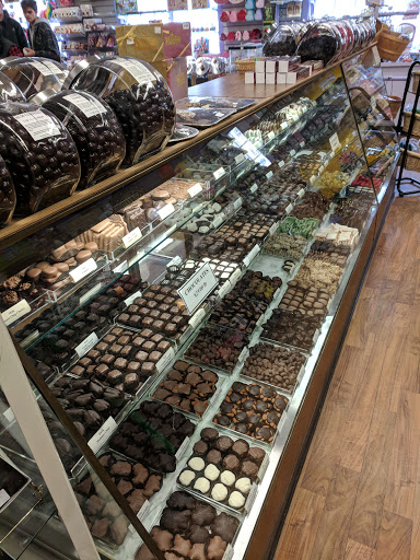 Candy Store «Wayside Country Store», reviews and photos, 1015 Boston Post Rd E #1, Marlborough, MA 01752, USA