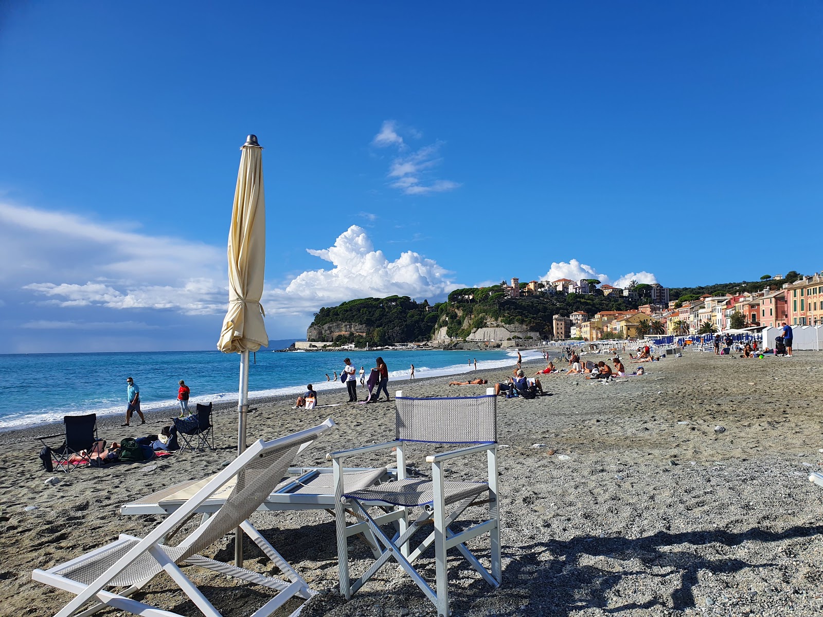Foto von Spiaggia Celle mit schwarzer sand&kies Oberfläche