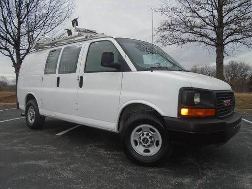 Used Car Dealer «Gladstone Auto Sales», reviews and photos, 7406 N Oak Trafficway, Kansas City, MO 64118, USA