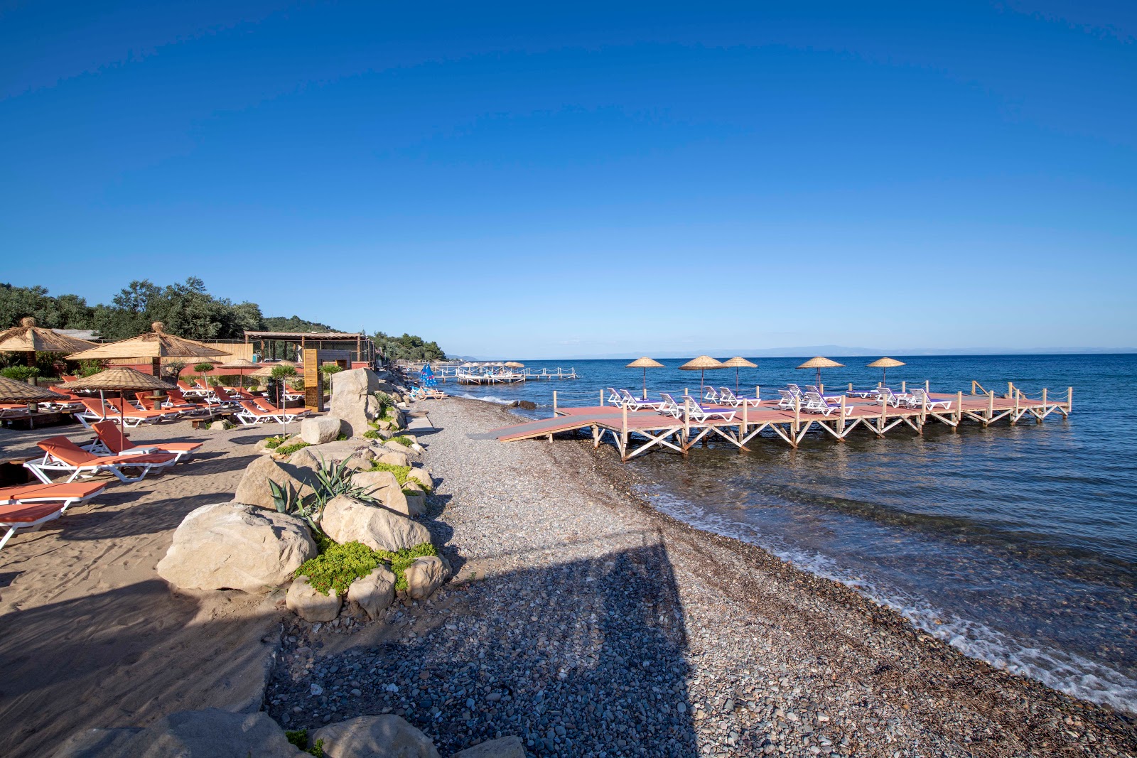 Fotografija Assos Club beach z lahki kamenček površino