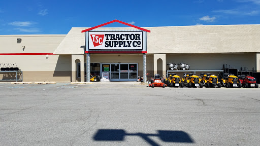 Tractor Supply Co., 840 E Jefferson St, Tipton, IN 46072, USA, 